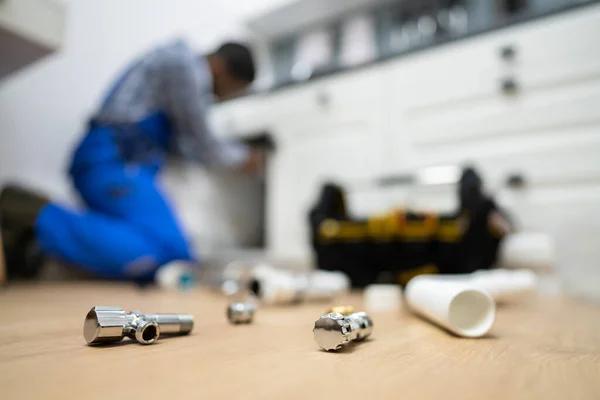 Emergency Plumbing Service: What to Do When Disaster Strikes